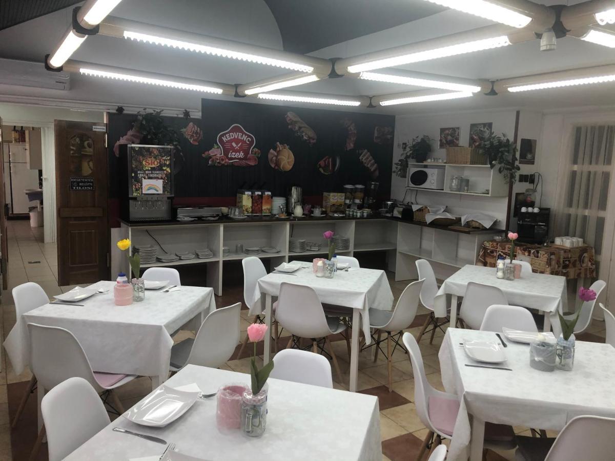 Hoforras מלון 3*